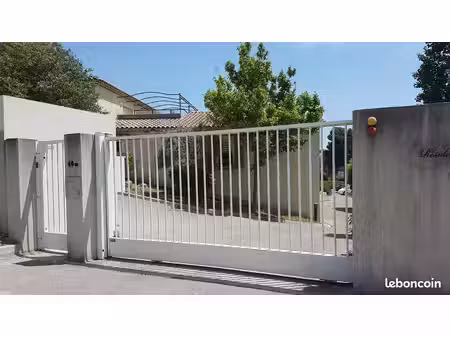 place de stationnement dans résidence fermée et sécurisée