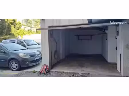 garage à louer 13008