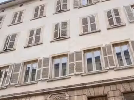 vends grand appartement