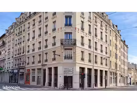 vente t2 40m2 avec cachet  quartier gratte ciel  villeurbanne. direct propriétaire. aucun 