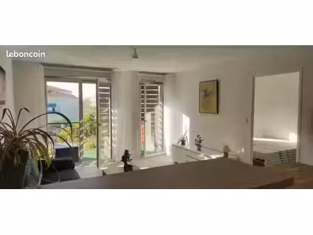 part loue t3 rénové  tout équipé  terrasse