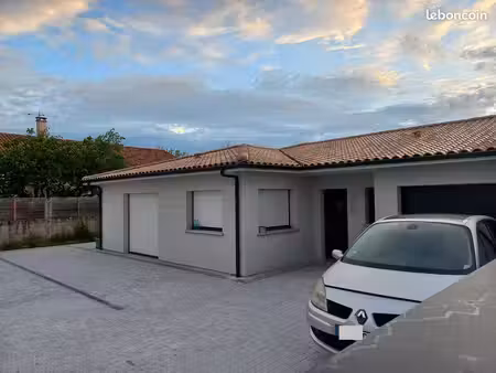 belle maison très récente avec 4 chambres