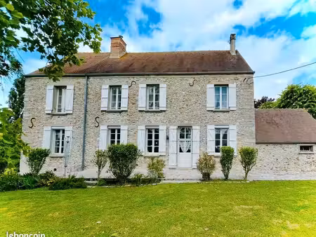 maison familiale à louer  8 pièces  172 m² avec grand jardin  environnement calme