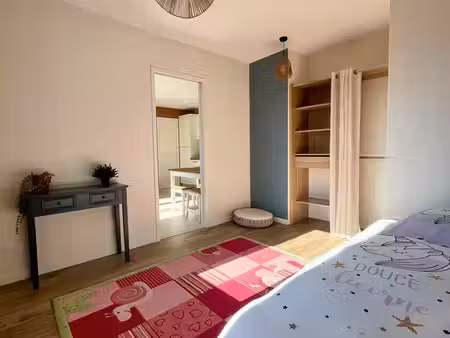 t3 esprit maison bourg genas – très lumineux 2 chambres – garage intégré