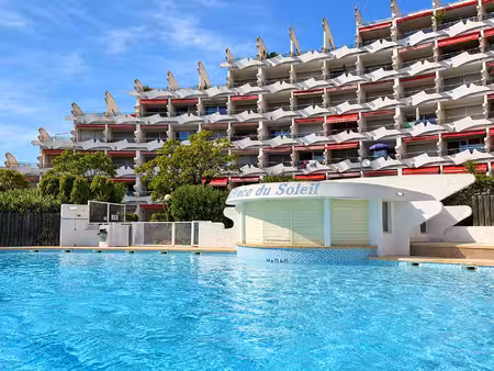 la grande-motte  le couchant  studio-cabine 4 couchages  piscine et parking a 200m de la p