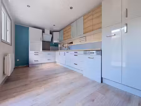 maison rénovée avec goût  garage et extérieur