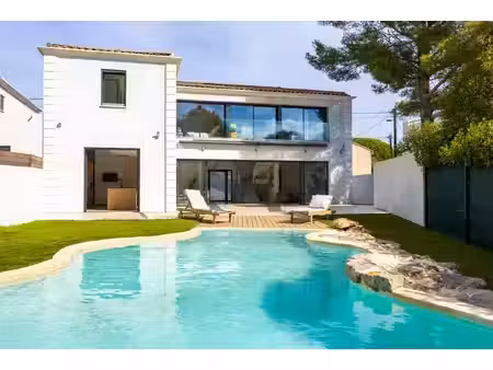 a vendre maison de 209m2 avec piscine - 13012 marseille