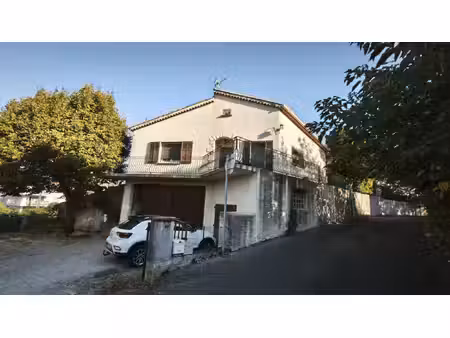 villa avec 2 appartements + grand garage/ateliers