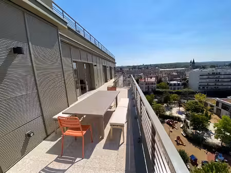 a louer studio neuf meublé avec terrasse privative a 400 m de la gar rer