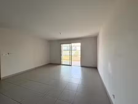 villeneuve les avignon - appartement t3 64.05 m² avec garage et parking