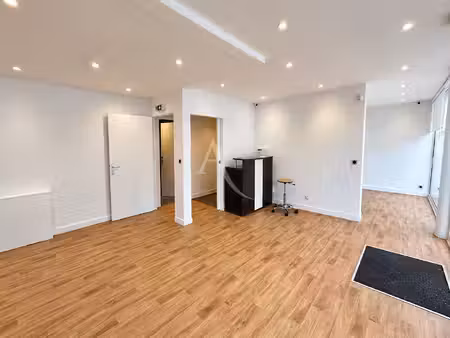 local commercial chilly-mazarin 3 pièces 52.07 m²