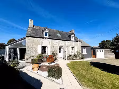 maison en pierre vie de plain-pied dans le bourg côtes d' armor