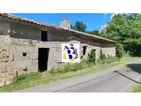 charras  maison à rénover  terrain 8000m²