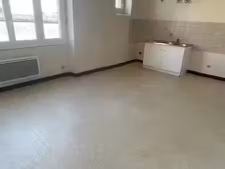 location appartement 2 pièces 43 m² à villeneuve-de-marsan (40190)  410 €