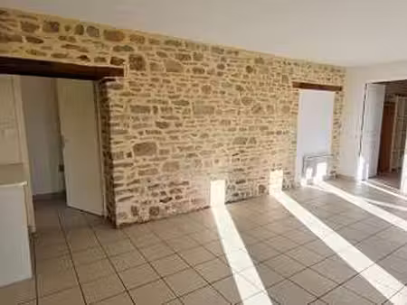 location appartement 2 pièces à saint-aubin-du-cormier (35140) : à louer 2 pièces / 41m² s
