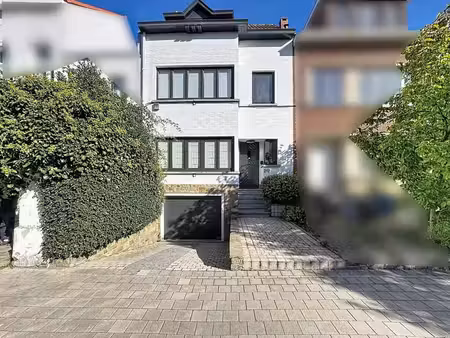 superbe maison de ville rénovée avec jardin & garage