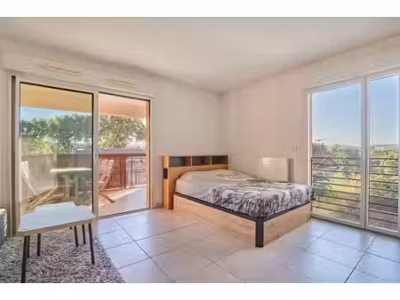 aix-en-provence centre  studio de 34 m² avec terrasse  parking et vue sainte-victoire