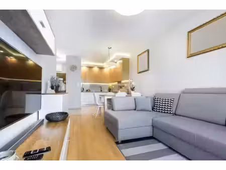*superbe 2 pièces avec balcon et parking idéalement situé et très bien desservi en transpo