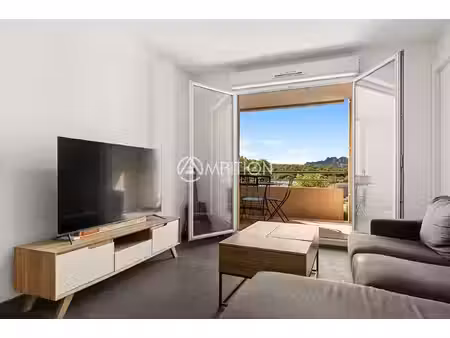 roquebrune-sur-argens ? t2 avec terrasse  vue rocher  piscine et parking