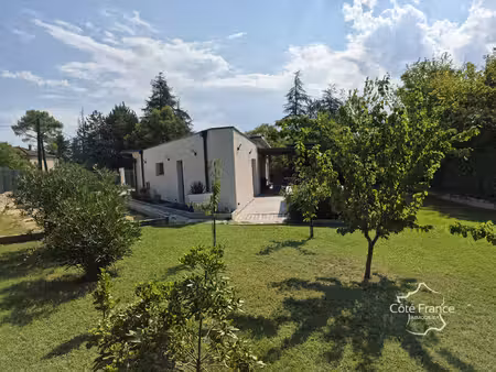 maison très récente et de plain-pied à aubenas  avec beau te