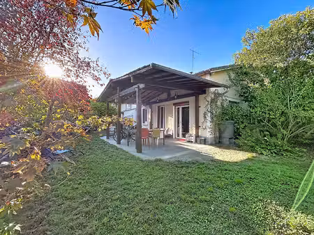 maison de 4 pièces de 115 m²   indépendante  avec jardin  terrasse et garage