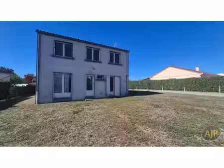 maison montaigu vendee 5 pièce(s) 104 m2