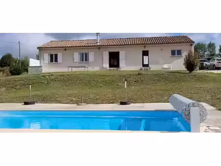 maison de 4 chambres à la campagne avec piscine