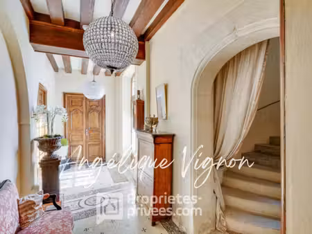 appartement d'exception avec piscine dans château 380 000