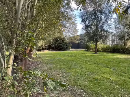 loods van 240 m² in een groene oase van 5.236 m²