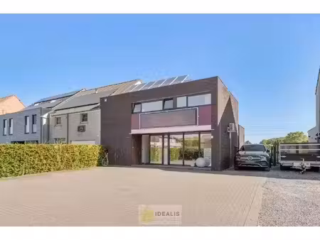 idealis vastgoed – gelijkvloerse kantoorruimte met bovenliggend appartement op een zichtlo