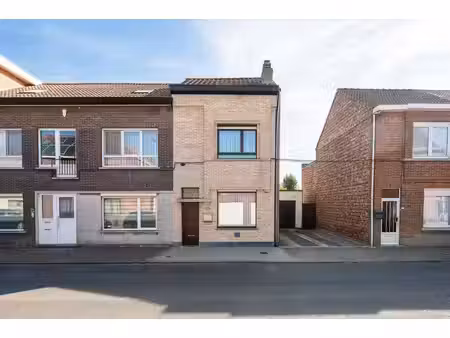 te renoveren woning met 3 slaapkamers  tuin en grote zolder