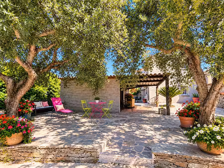 exclusivité - maison de caractère avec jardin et terrain naturel