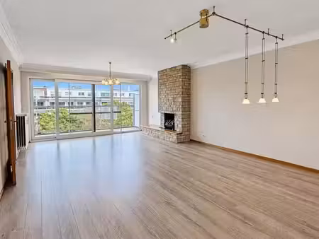 drie slaapkamer appartement met garage