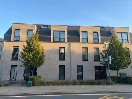 ruim app met 2 slaapkamers  terras en 2 autostaanplaatsen
