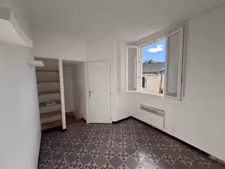 sommières centre – t2 en triplex de 33 m² avec balcons