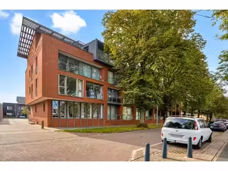 ruim appartement met 2 grote terrassen en prachtig kanaalzicht