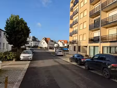 volwaardig ruim appartement met dubbele garage op voetstap van de zeelijn