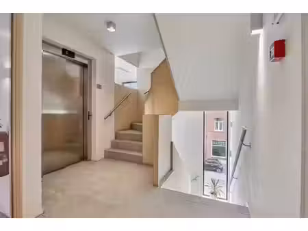 moderne en lichtrijke studentenkamer met eigen sanitair nabij het station te leuven!