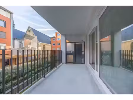 instapklaar appartement met ruim zonneterras in het centrum van oostende!