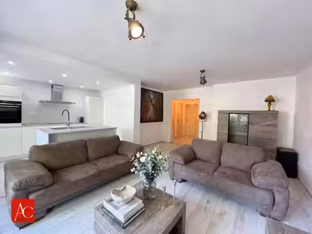 gelijkvloers appartement met garage en 2 slaapkamers