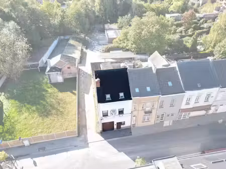 ruime woning met 2 slpk  garage én werkplaats/magazijn!