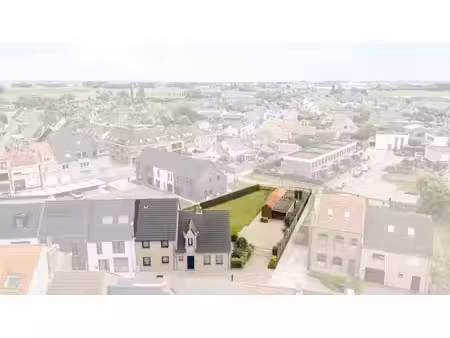 te koop in bredene: ruime instapklare halfopen bebouwing met 4 slaapkamers  grote tuin en 