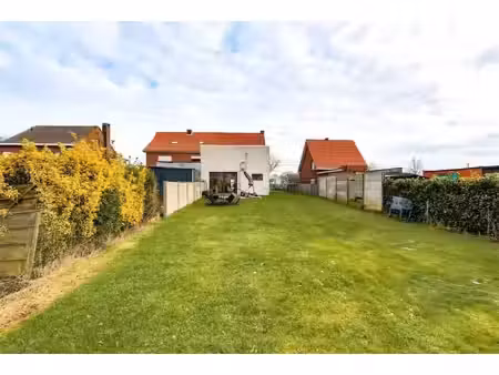 knap gerenoveerde gezinswoning op een ruim perceel