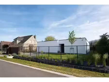 knappe gelijkvloerse villa + bijgebouw te halle!