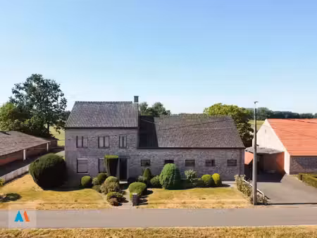langgevelhoeve met bijgebouwen in loenhout