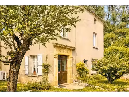 maison en pierre du 19e siècle  98m²  4 pièces  2 chambres  garage  terrain: 637 m²