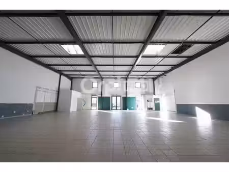 location local d’activités 364m²