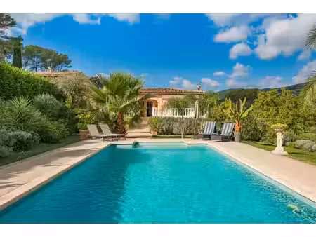 maison de 6 pièces de 189 m² à peymeinade