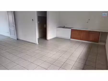 à louer 1600 € /mois – local professionnel ou commercial de 140 m²au coeur de trois mares 