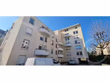 grand studio loué